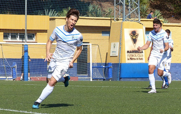 El Atlético Marbella estrena su casillero de victorias y golea al Benamiel (5-1)