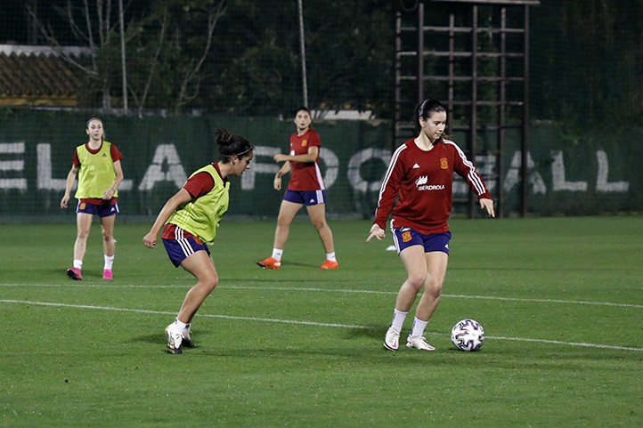 Las promesas del fútbol español concluyen su concentración en Marbella