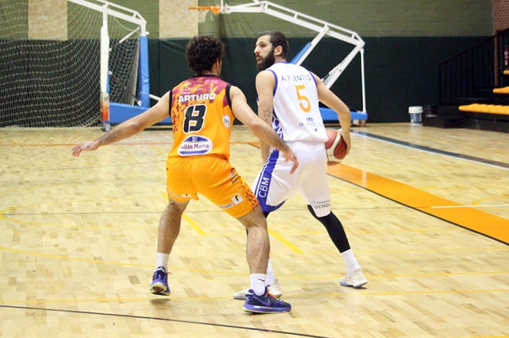 El CB Marbella se reencuentra con la victoria ante Aquimisa Carbajosa (59-69)