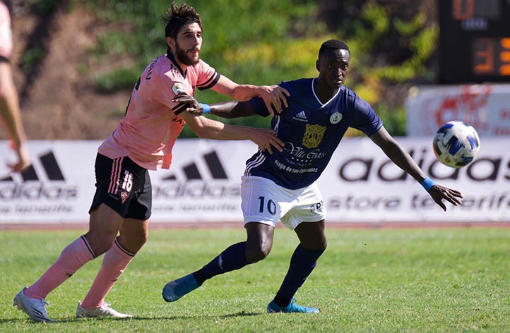 El Marbella FC cumple ante el Marino para volver a ganar un partido (0-3)