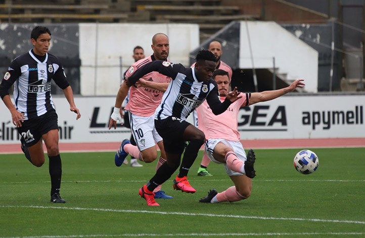 El Marbella sigue en caída libre tras la derrota ante La Balona (2-1)