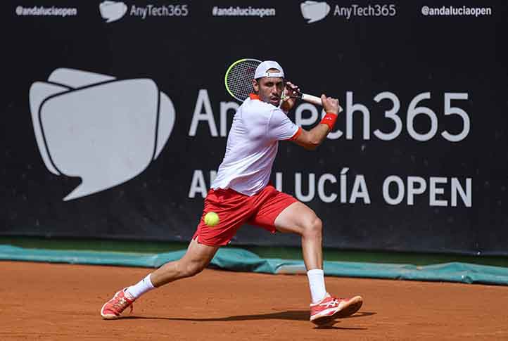 Gómez-Herrera cae en individuales pero sigue en el dobles del Andalucía Open