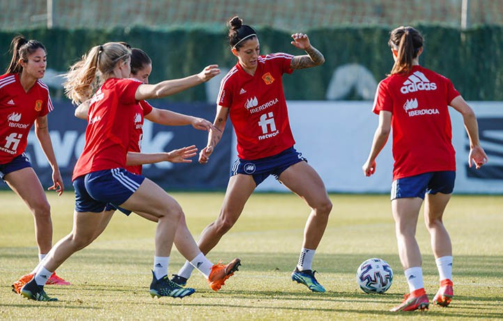 La selección femenina inicia en Marbella una concentración de diez días