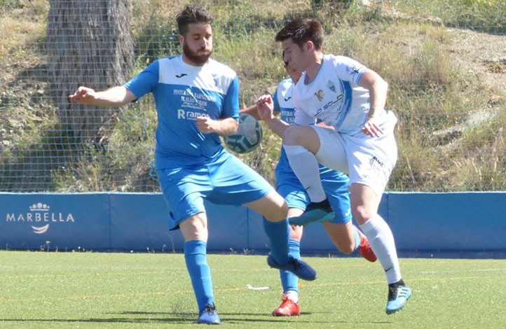 El Atlético Marbella golea al colista Villanueva del Rosario (4-0)