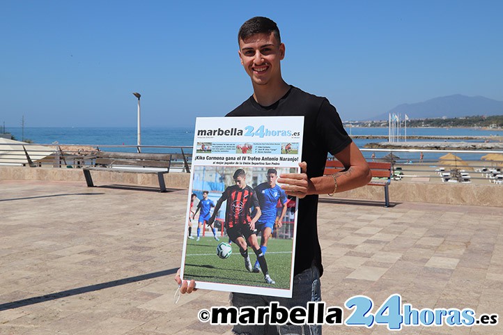 Kiko Carmona recibe el Trofeo Antonio Naranjo al mejor jugador del San Pedro