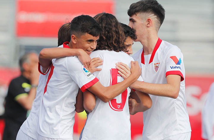 El marbellí Adri Pérez, subcampeón de la Liga Promises con el Sevilla