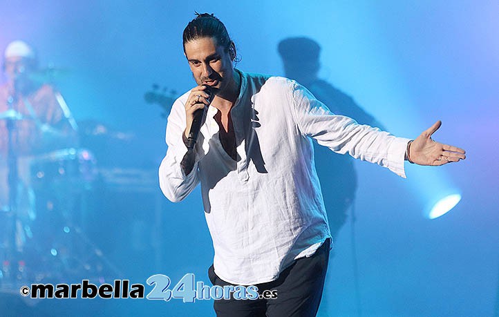 Melendi abre gira en Marbella y dedica una canción a Samuel