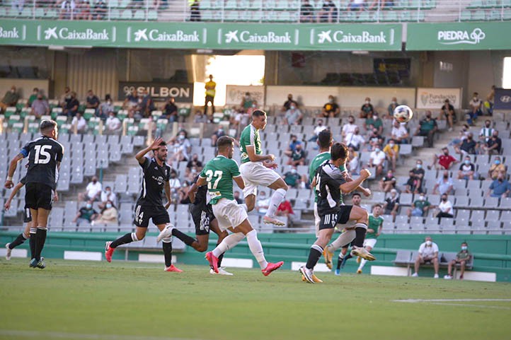 Buen primer ensayo del Marbella FC ante un potente Córdoba (4-3)