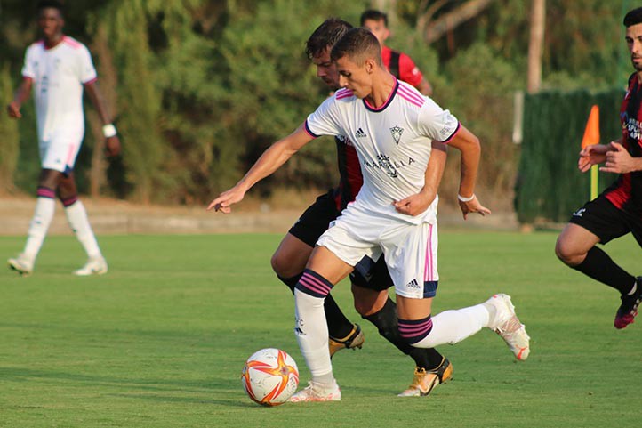 El Marbella FC mejora su imagen en el empate sin goles ante el Melilla