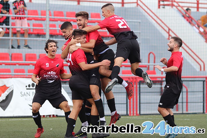 Gran reacción del San Pedro (2-1) para remontar el tanto inicial del Huétor Tájar