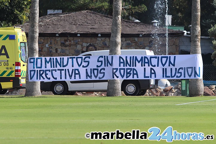 La afición da la espalda al Marbella: 90 minutos sin animar al equipo