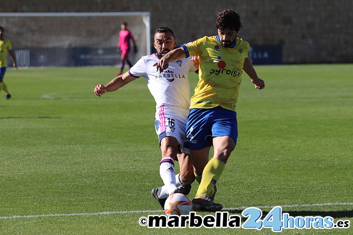 Un gol a los 24 segundos condena al Marbella ante el Huétor Tájar (0-1)