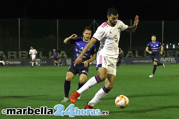 Convincente triunfo de un Marbella con diez jugadores ante el Torreperogil (1-0)