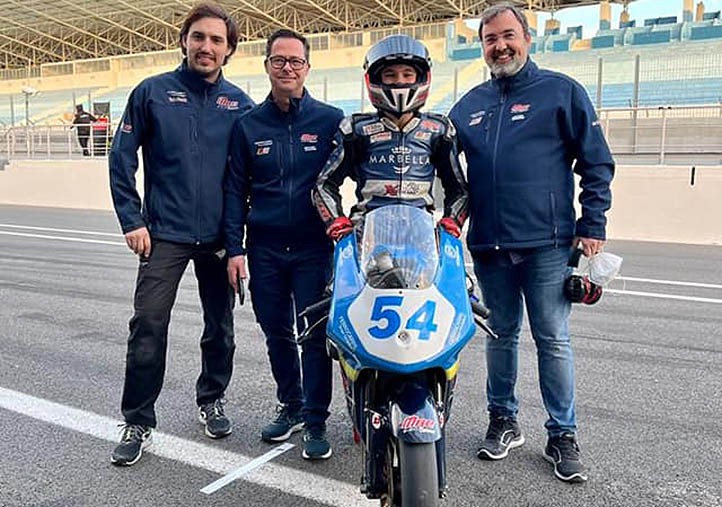 El marbellí Jesús Ríos prueba en el circuito de Estoril su nueva Moto3