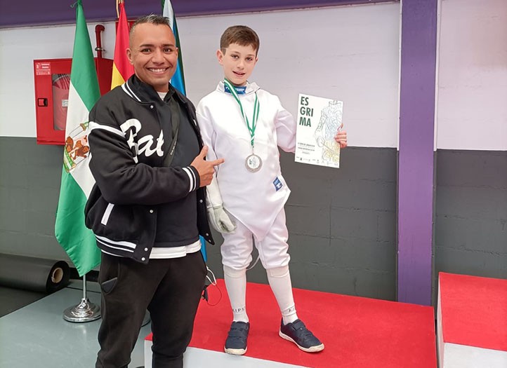 El Club de Esgrima Marbella Fencing debuta con medalla en una competición