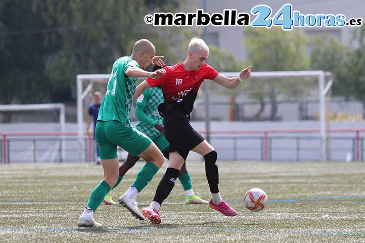 Un gol a los seis segundos condena al San Pedro ante el Almería B (1-3)