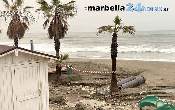 Marbella llevará la arena de tres playas a otras afectadas por el temporal