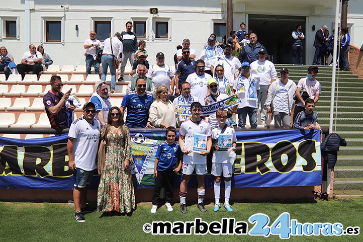 La Peña Marbelleros entrega a Fran Ortuño el premio al mejor del Marbella