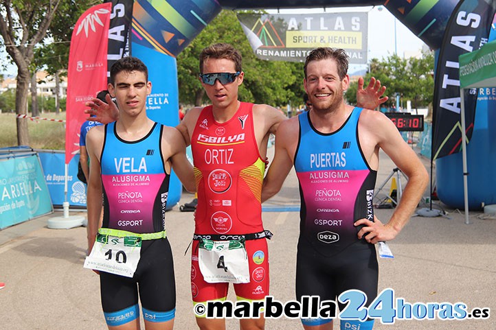 Sergio Ortiz y Zoe Bello se imponen en el Triatlón Ciudad de Marbella