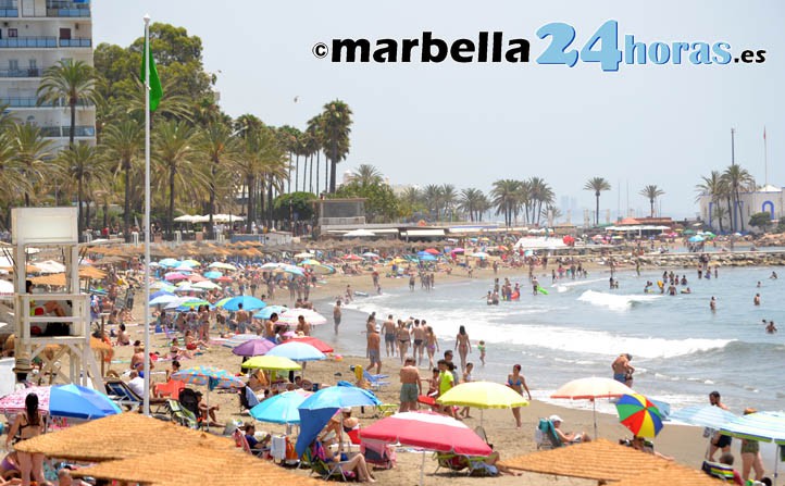 Playas llenas en el primer fin de semana del verano en Marbella