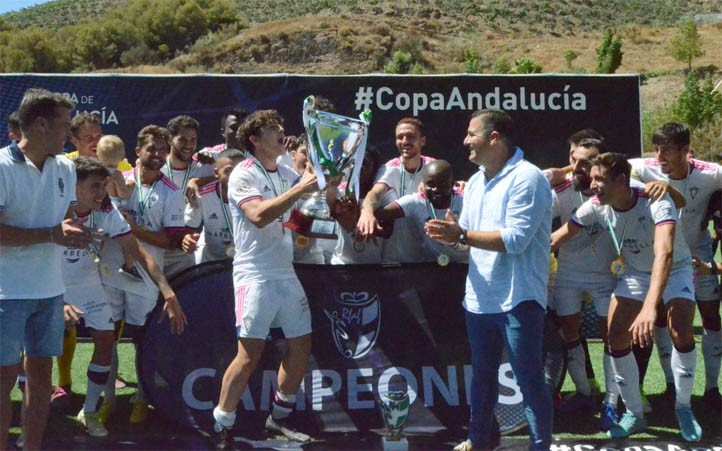 El Marbella FC golea al Salerm Puente Genil (4-0) y gana la Copa RFAF