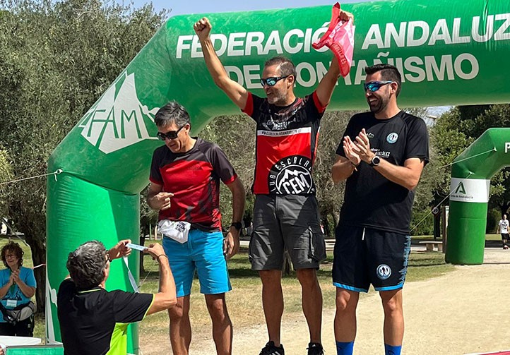 Kike Villanueva gana el Campeonato de Andalucía de marcha nórdica