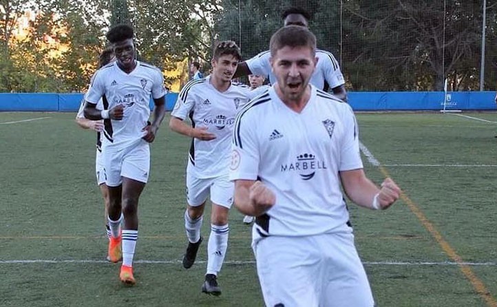 Bao da la victoria al Marbella con un hat-trick ante el Recreativo de Huelva (3-1)