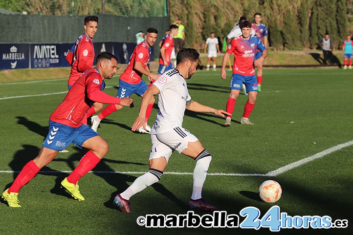 Un Marbella con nueve jugadores salva un punto ante la UD Torre del Mar (0-0)