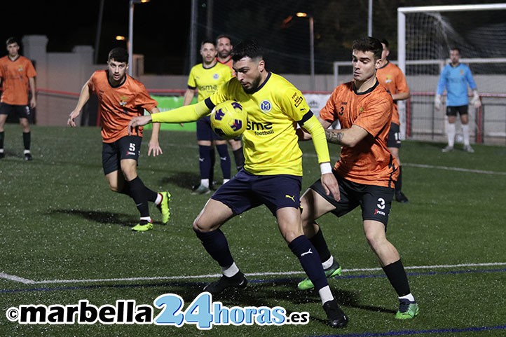 El FC Marbellí vence con autoridad a un rival directo como el Campillos (3-0)