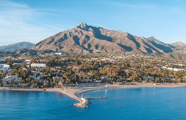 Marbella cerró 2022 con un 11% menos de turistas hoteleros que en 2019