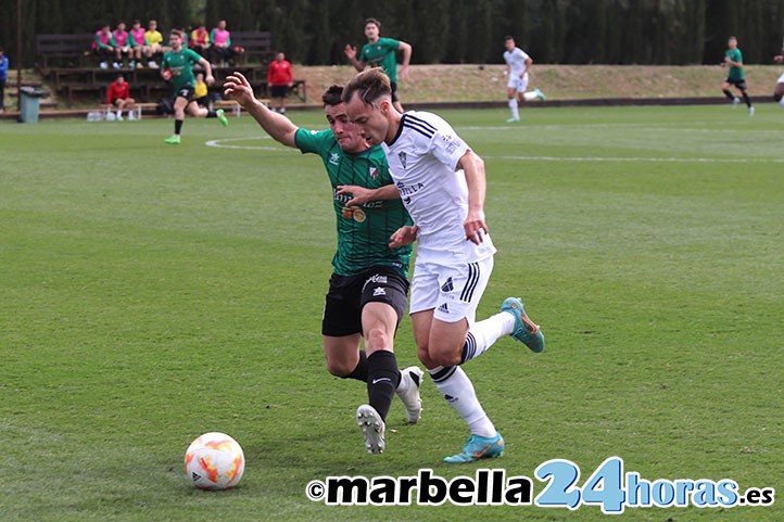 El Marbella FC logra un trabajado triunfo ante el Huétor Vega (1-0)