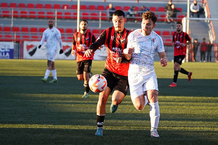 El San Pedro dispara la ilusión por el ascenso tras golear al Villacarrillo (4-0)