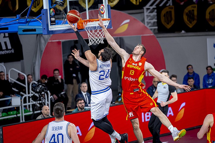 Pocos minutos para Rubén Guerrero en la derrota de España ante Italia (68-72)