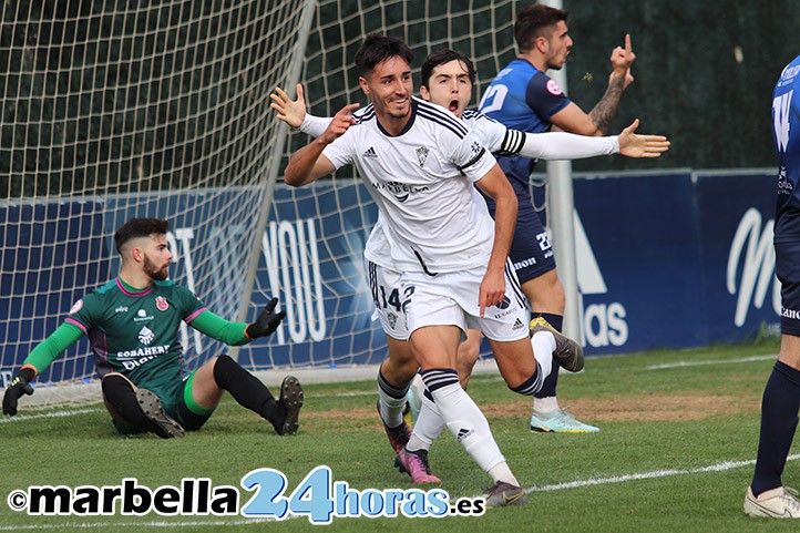 El Marbella FC certifica el playoff con goleada (4-0) ante el Torreperogil