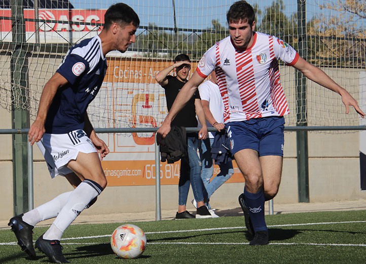 El Marbella FC no falla ante el Arenas de Armilla para alcanzar el liderato (0-2)