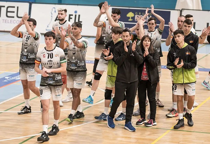 El Costa del Voley despide la temporada como local con victoria en el derbi