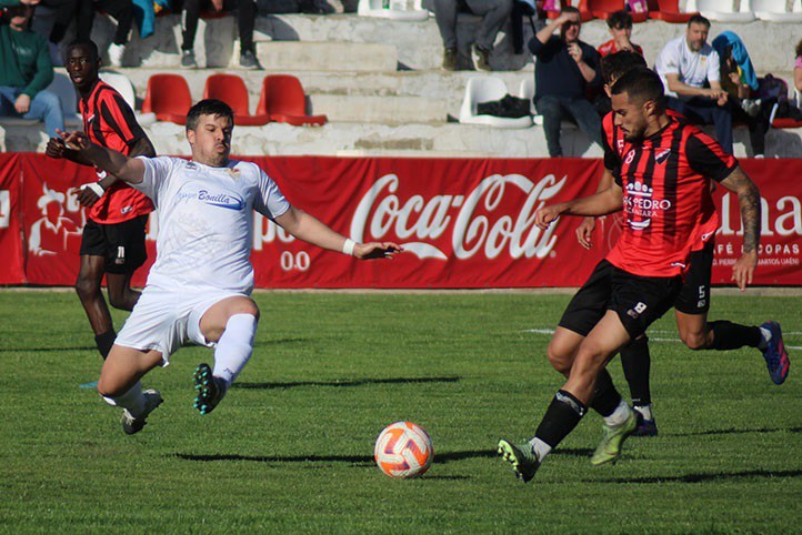 El San Pedro perdona demasiado y cae en su visita al Martos CD (4-2)