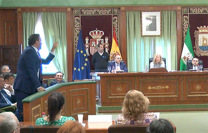 Bochornosa intervención de Cardeña en defensa de los Broberg-Muñoz