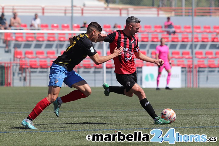 Un gran Morilla da la permanencia al San Pedro ante el Poli Almería (2-0)