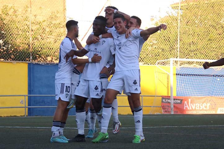 Exhibición del Marbella en Huétor Tájar para llegar líder ante el Jaén (0-4)