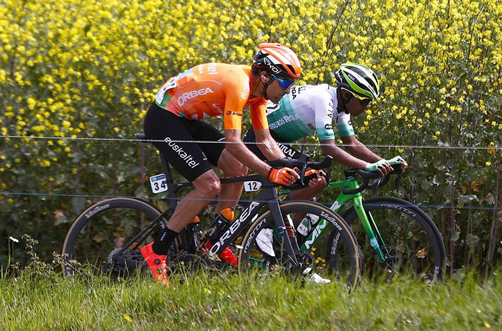 El marbellí Maté cierra la Vuelta a Asturias con fuga y 14º en la general