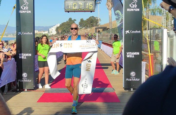 Reyes Estévez se toma la revancha para vencer en la Media Maratón de Marbella