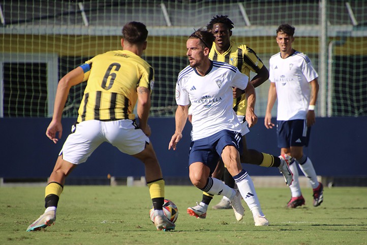 Este Marbella va muy en serio y se impone al Cádiz-Mirandilla (0-2) 