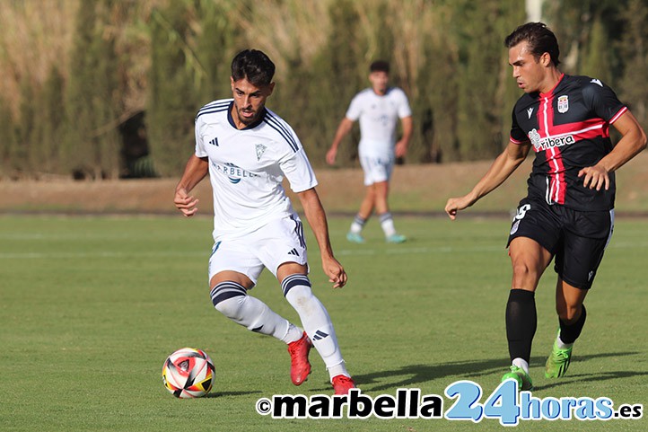 Un cabezazo de Soto en el añadido da un sufrido triunfo (1-0) al Marbella