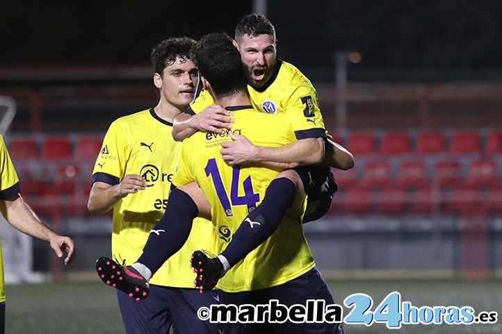 El FC Marbellí lidera en solitario la tabla tras imponerse a La Cala (3-2)