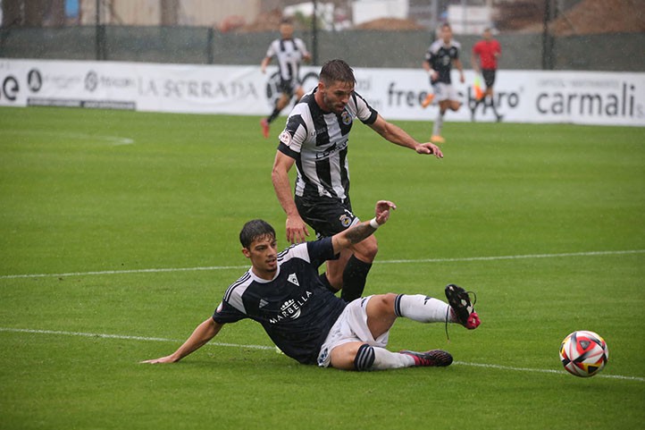 Un gris Marbella encaja la primera derrota en su visita a la Balona (2-0)