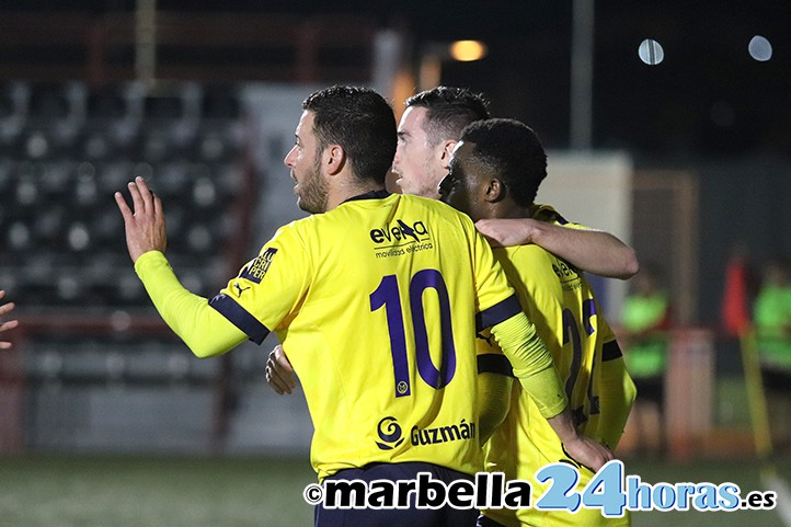 El FC Marbellí se reencuentra con la victoria en el tiempo añadido ante el Coín (2-0)