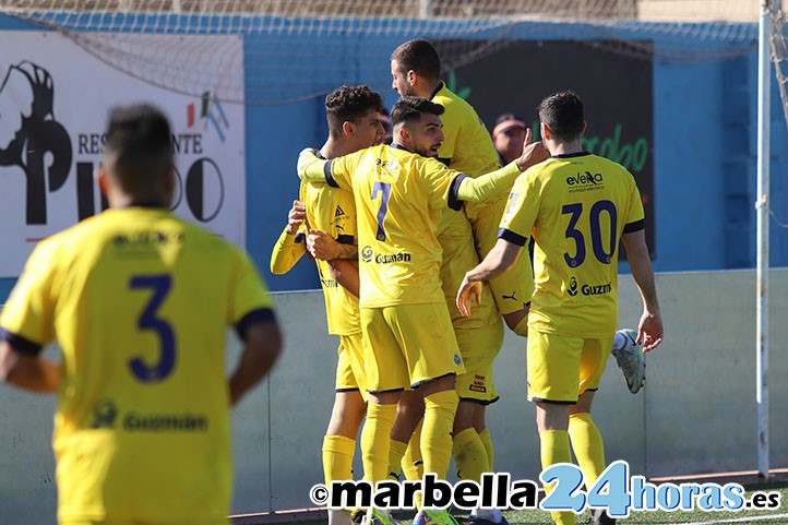 Un gol de Marcos Ruiz da el triunfo y el liderato al FC Marbellí en Algarrobo (0-1)