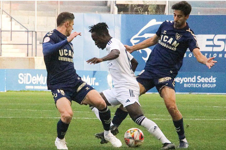 El Marbella FC resiste ante el UCAM y vuelve a ganar tras dos meses (0-2)