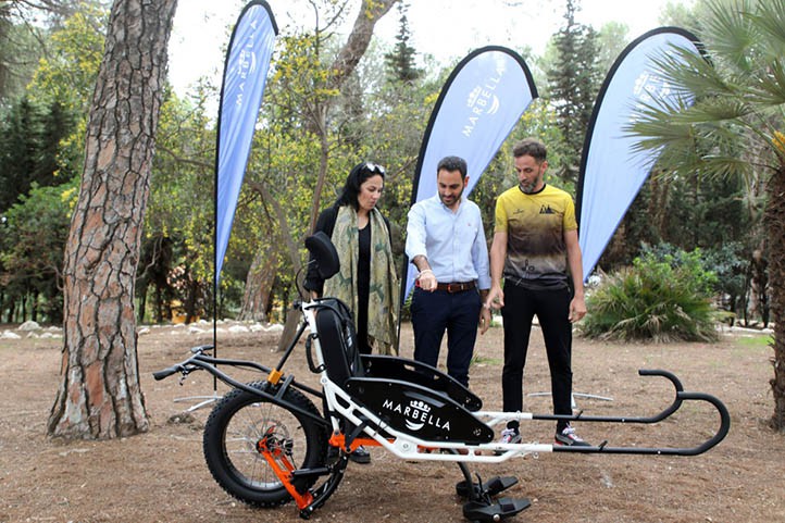 Marbella cuenta con una nueva silla adaptada para carreras por montaña